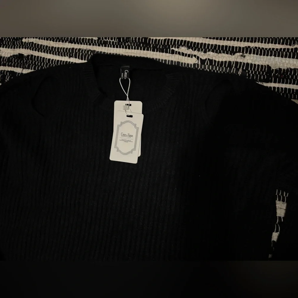 Coeur de Vague, open shoulder Black Sweater - Picture 2 of 2
